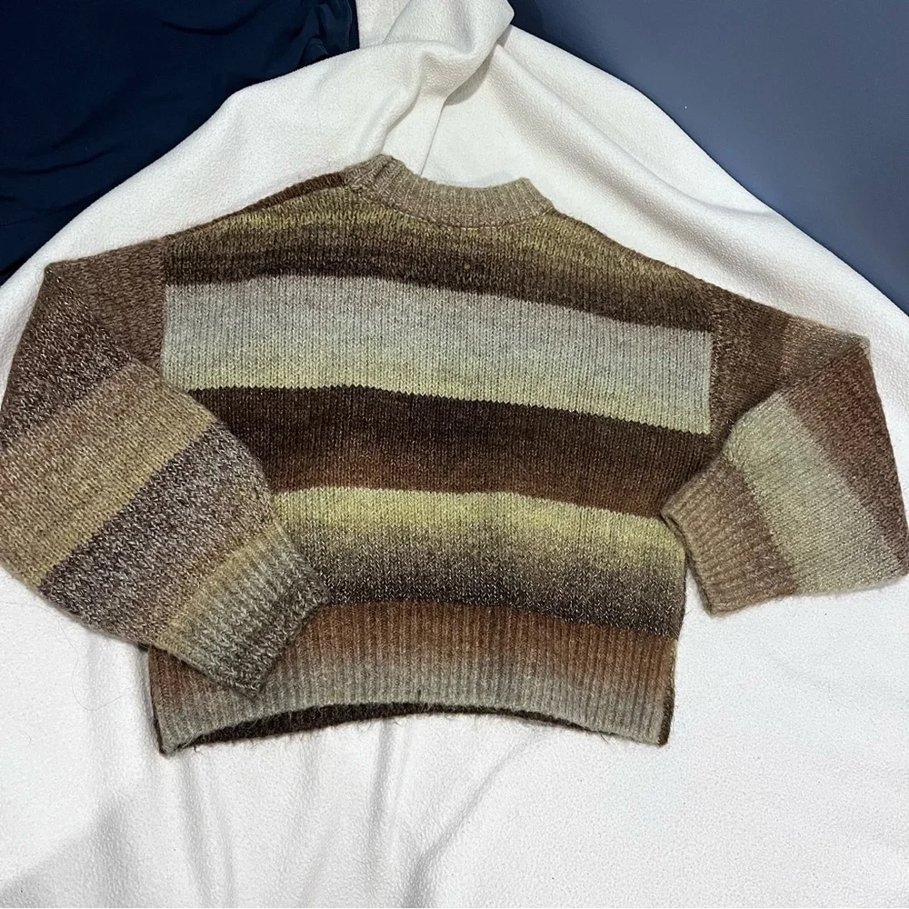 H&M Divided Brown and Green Knit Sweater - Picture 4 of 6